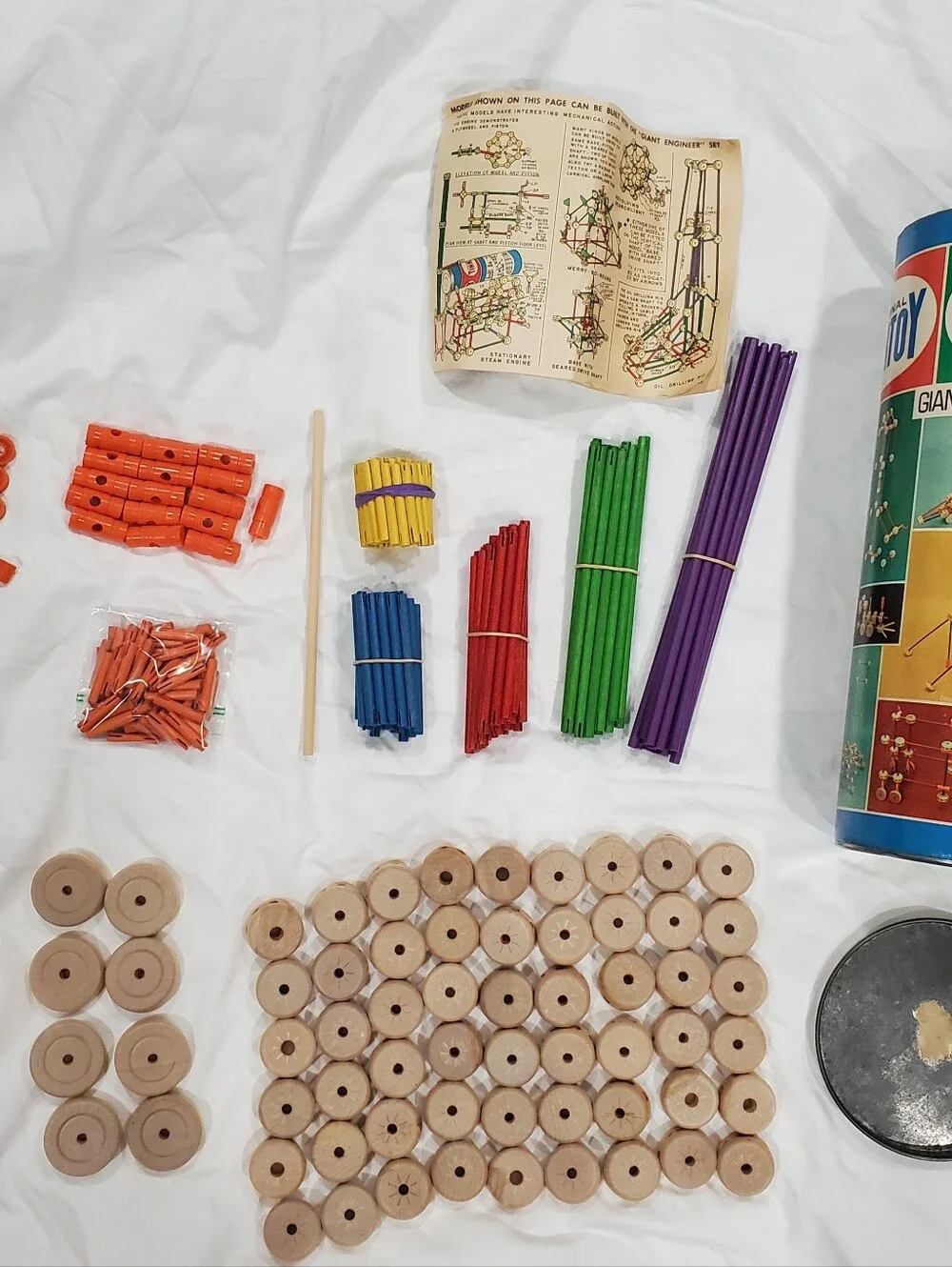 Vintage 1970 Questor Tinkertoy Set No 155 Giant Engineer 98% Complete Metal Lid
